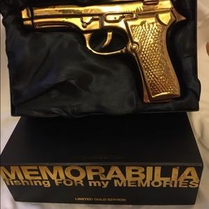 Memorabilia - Gold Gun - Art